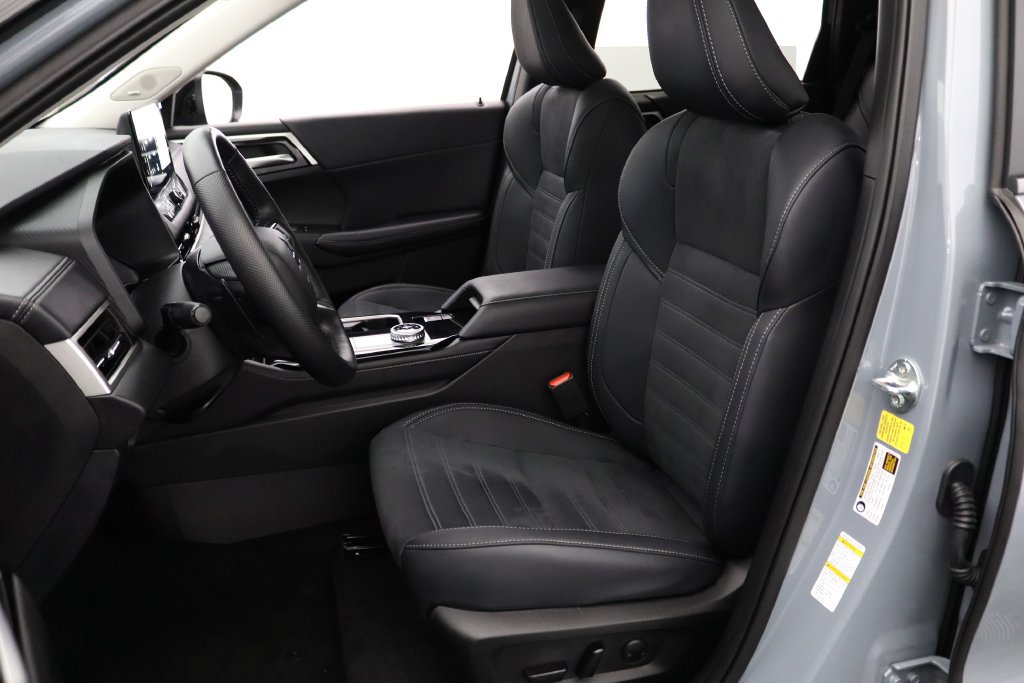 Used 2026 Mitsubishi Outlander AWD image 15
