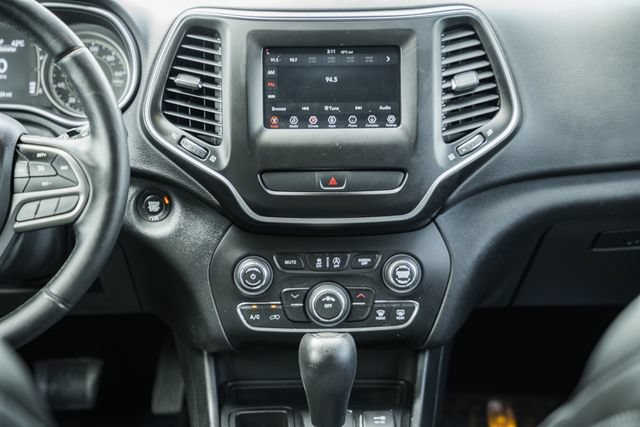Used 2019 Jeep Cherokee Latitude Plus FWD image 21