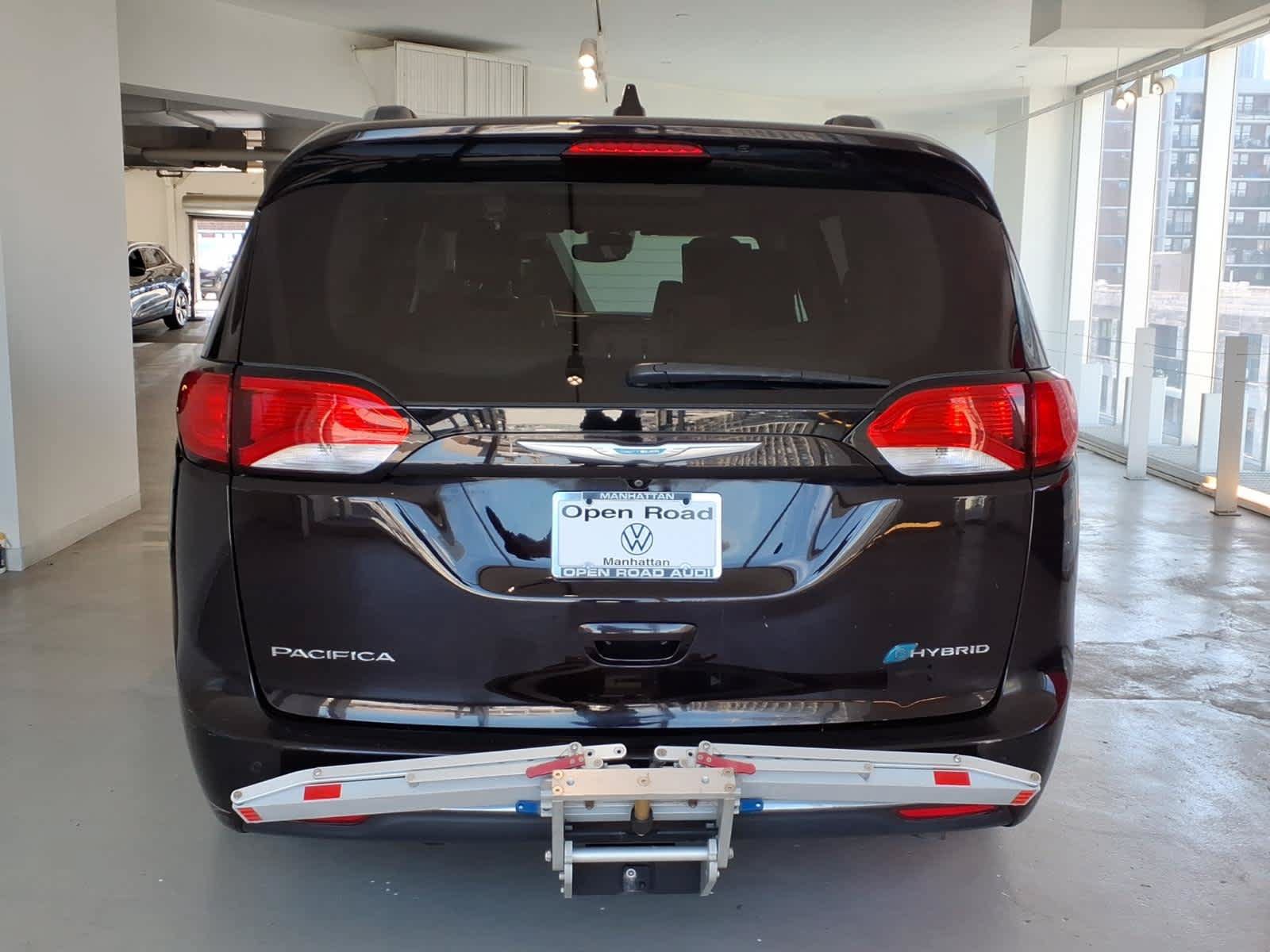 Used 2018 Chrysler Pacifica Limited w/ Advanced Safetytec Group FWD image 5