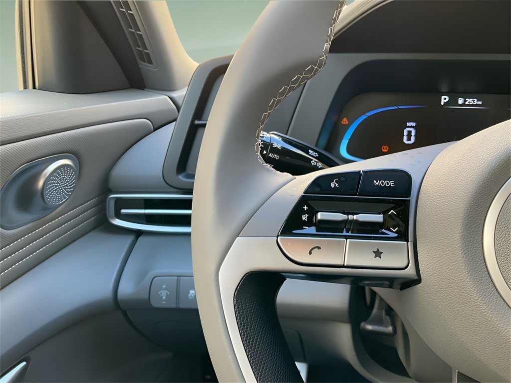 Certified 2025 Hyundai Elantra Sport image 26