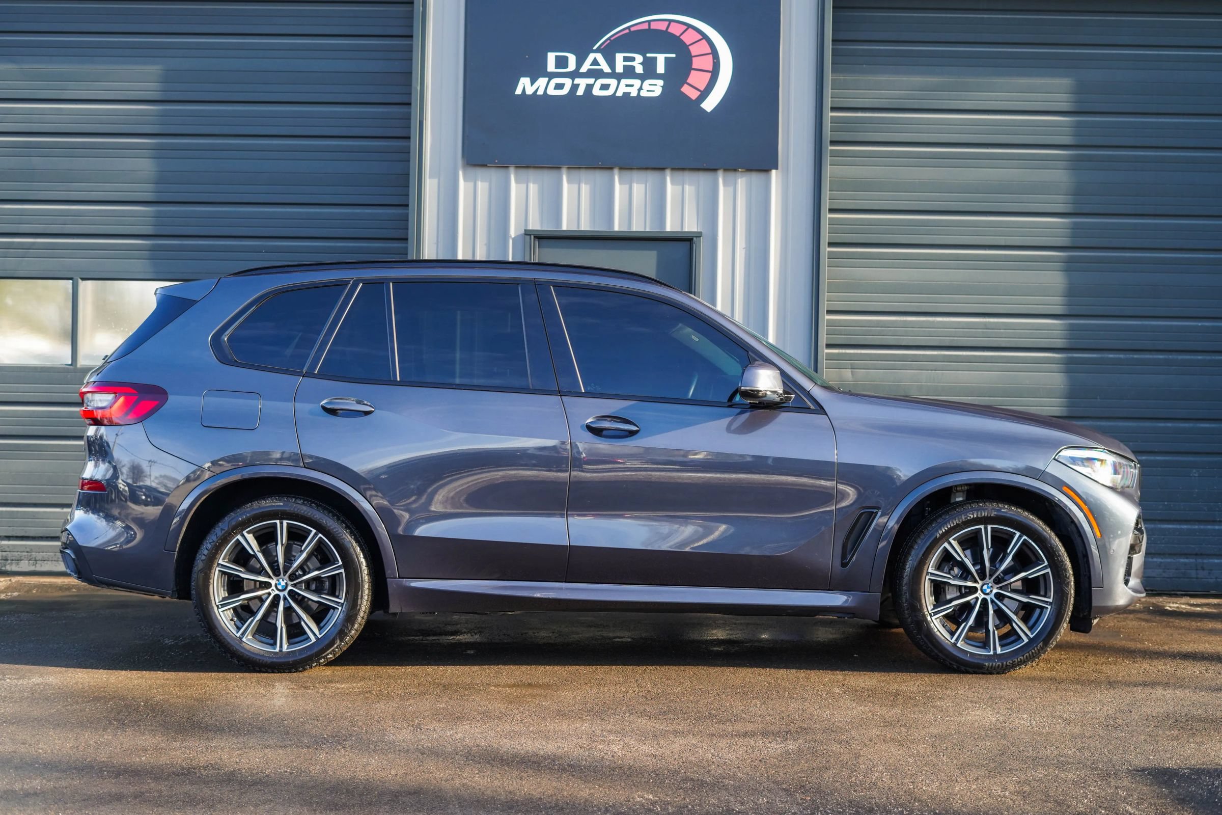 Used 2022 BMW X5 xDrive40i w/ M Sport Package AWD/4WD image 4