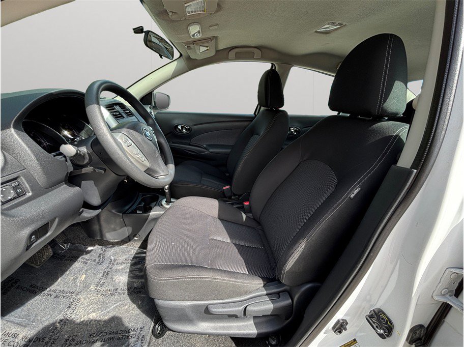 Used 2016 Nissan Versa SV FWD image 2