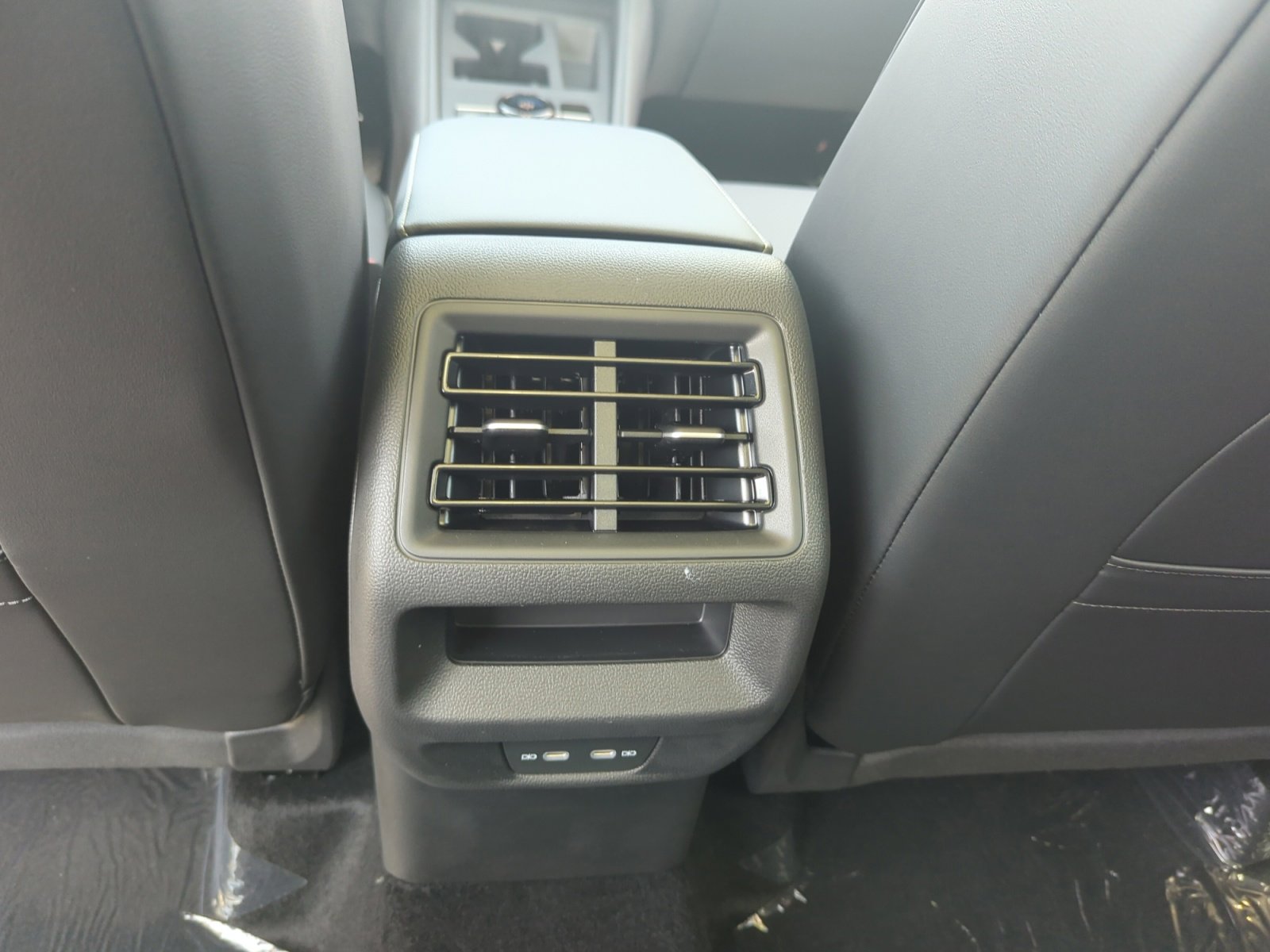 New 2025 Volkswagen Tiguan SE image 30