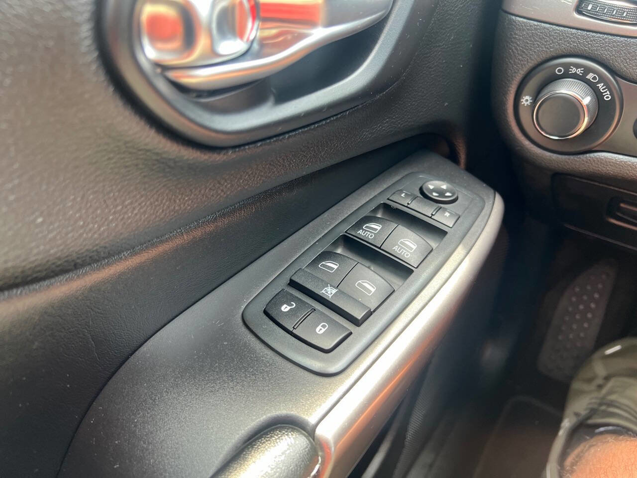 Used 2020 Jeep Cherokee Latitude image 17