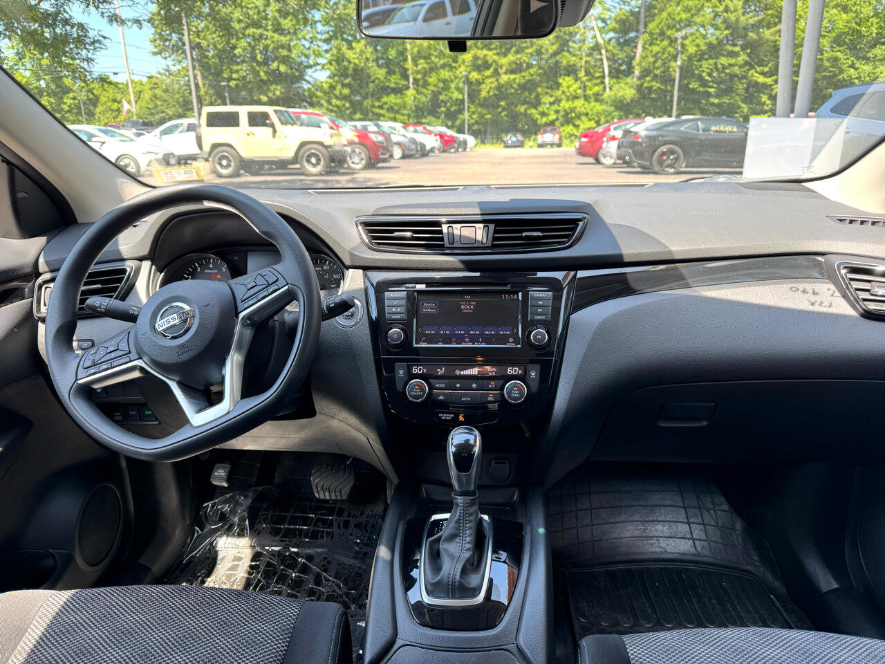 Used 2020 Nissan Rogue Sport SV image 14