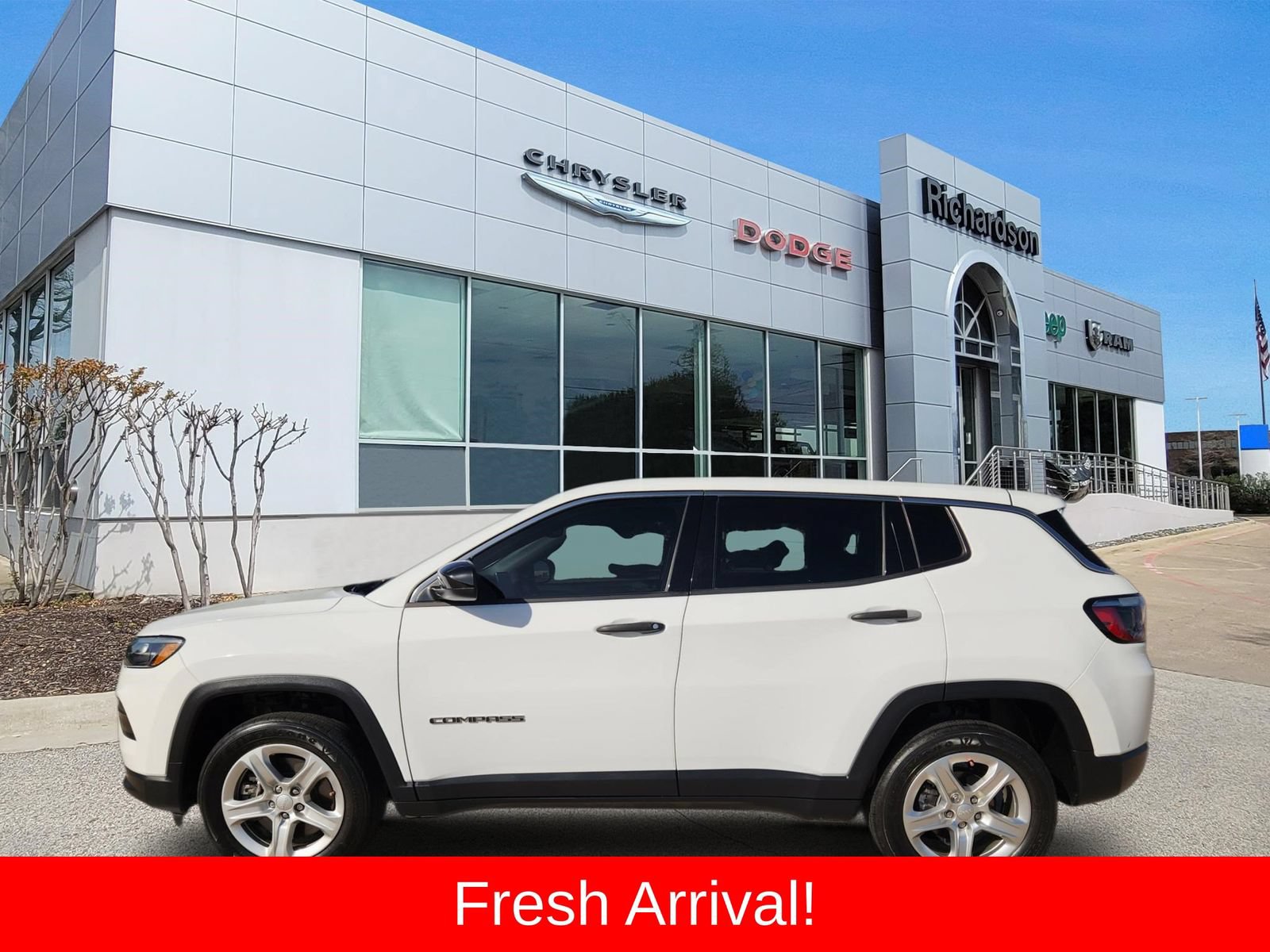 Used 2023 Jeep Compass Sport AWD/4WD image 2