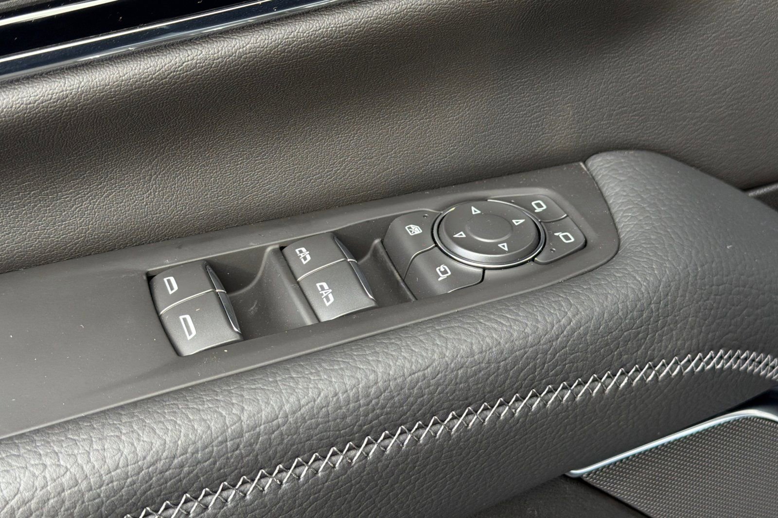 New 2026 GMC Yukon XL Denali w/ Denali Reserve Package image 11