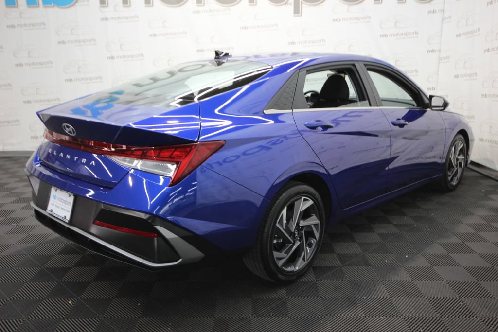 Used 2025 Hyundai Elantra SEL FWD image 7