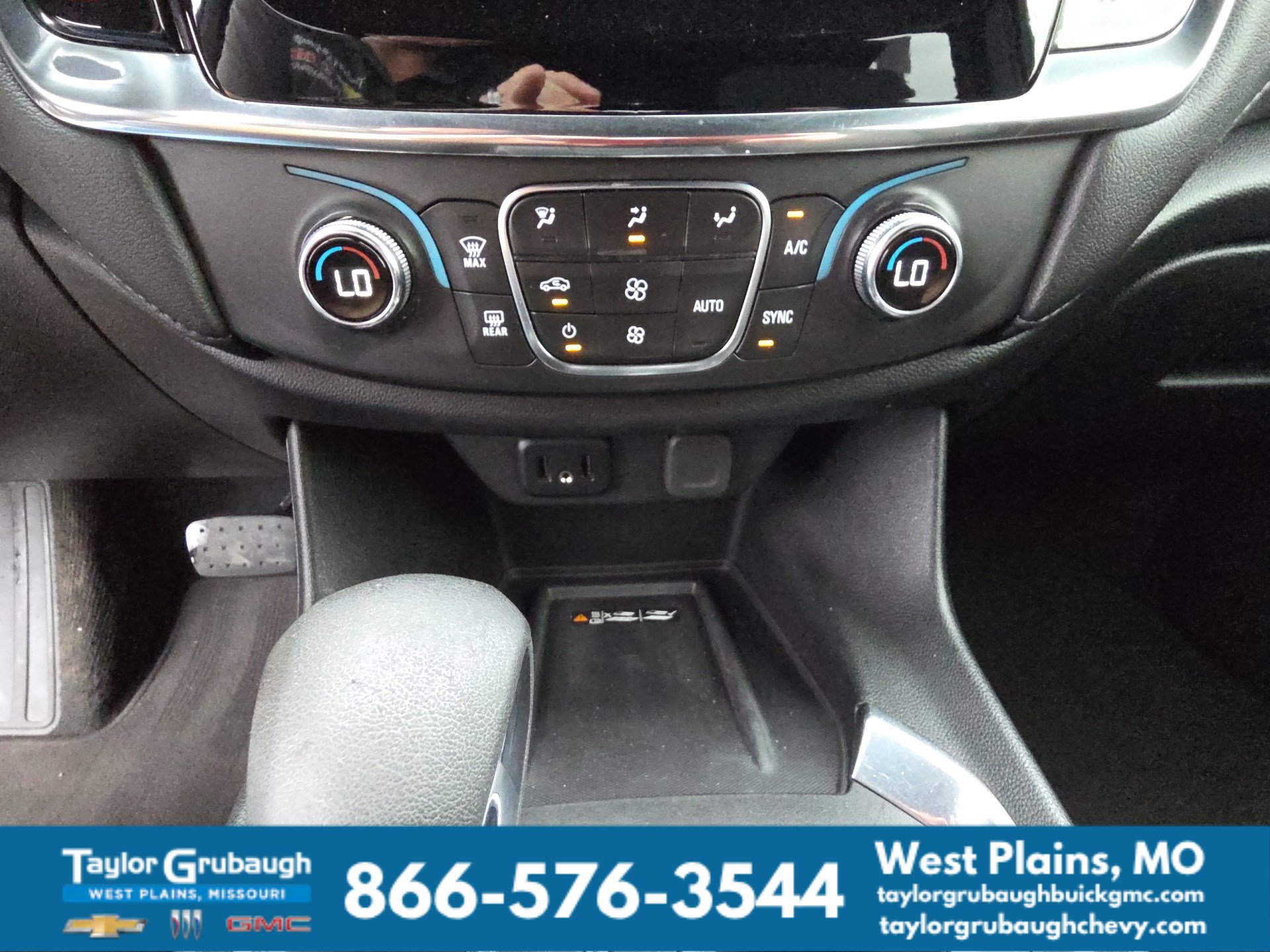 Used 2023 Chevrolet Traverse LT FWD image 23