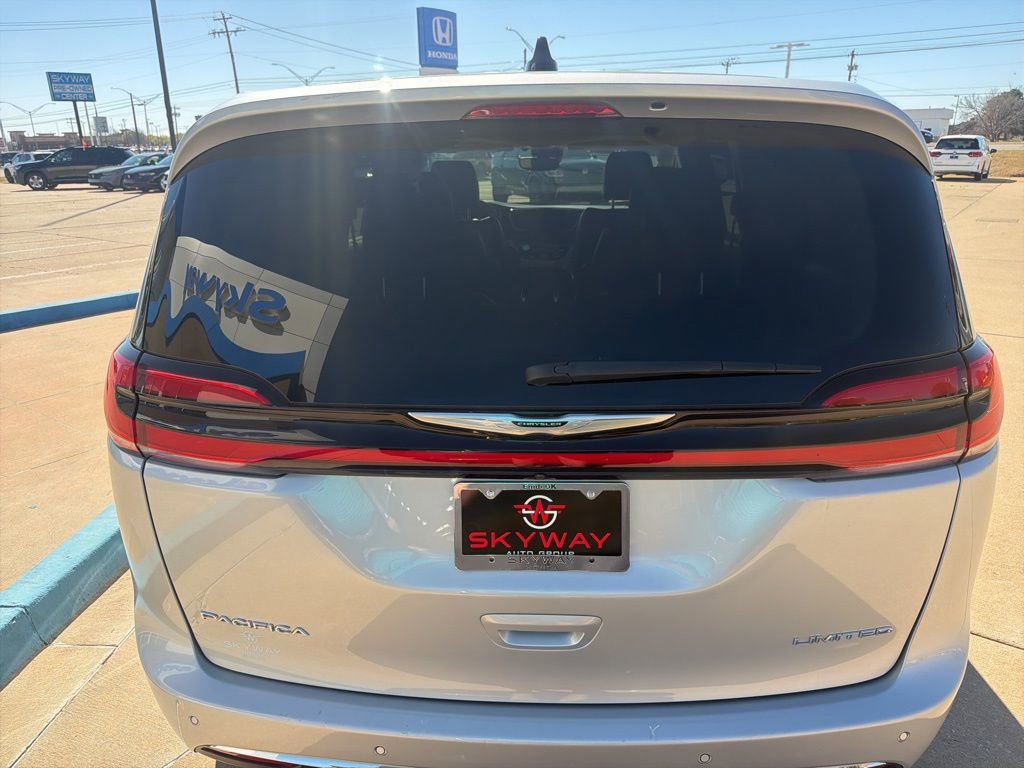 Used 2024 Chrysler Pacifica Limited FWD image 22