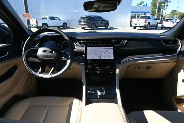 Used 2023 Jeep Grand Cherokee Limited image 12