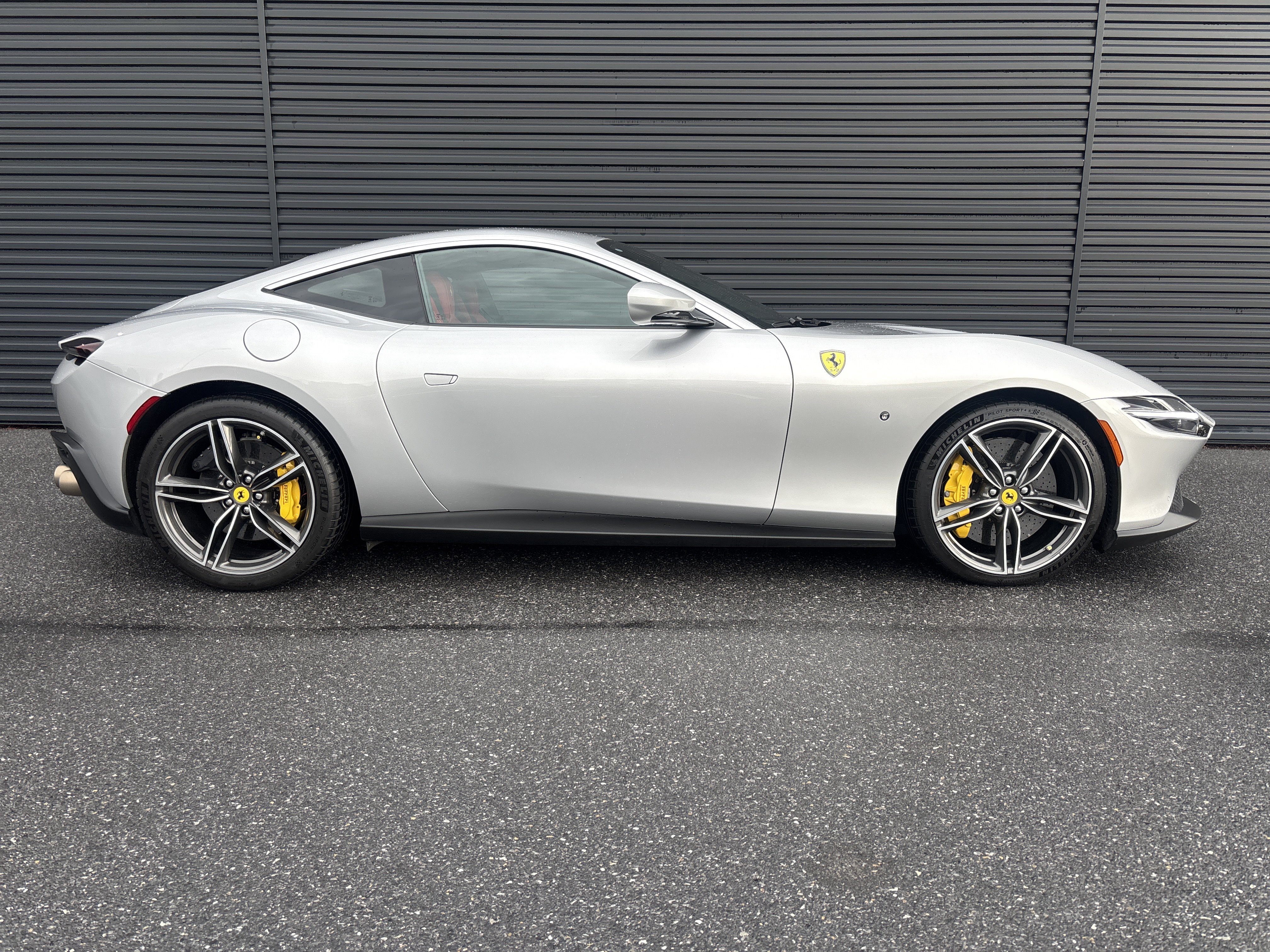 Used 2022 Ferrari Roma RWD image 6