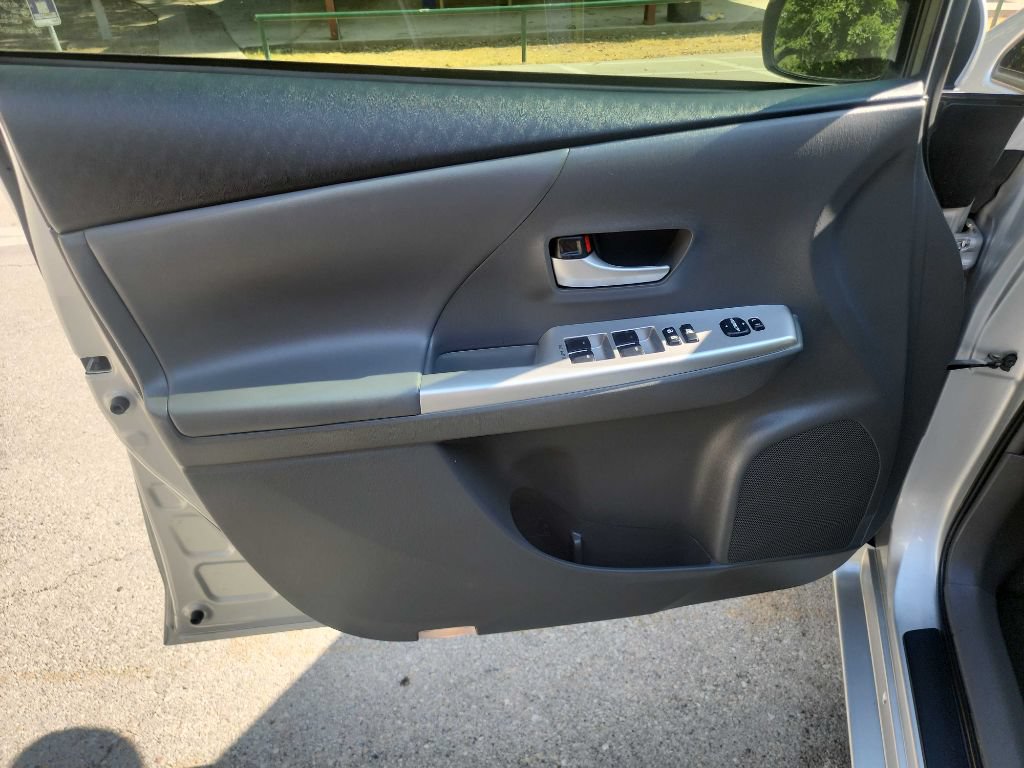 Used 2014 Toyota Prius V Five FWD image 12