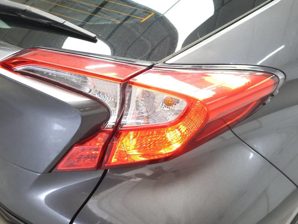 Used 2021 Toyota C-HR LE FWD image 30