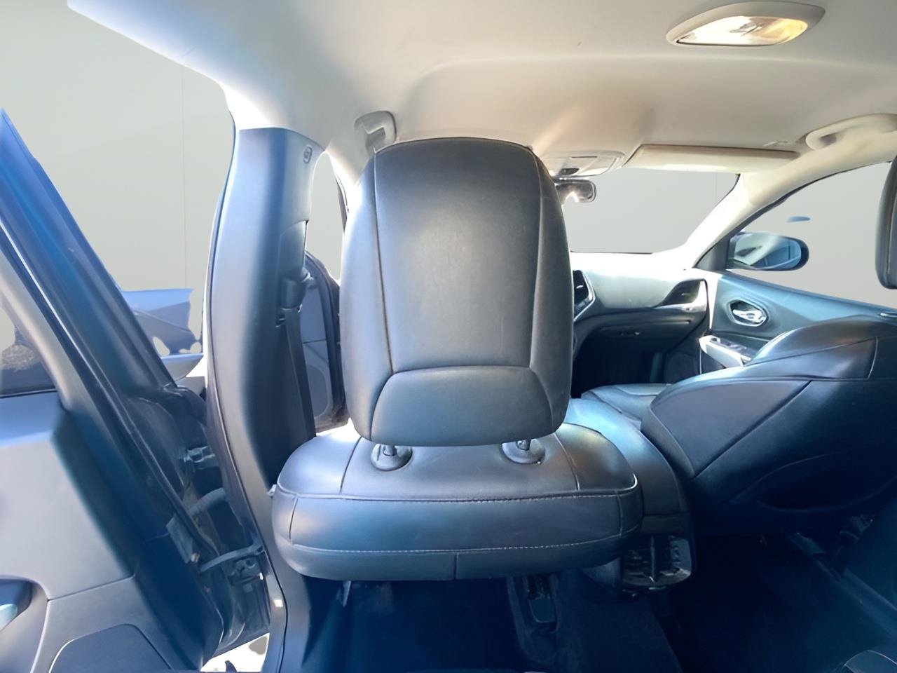 Used 2018 Jeep Cherokee Overland AWD/4WD image 31