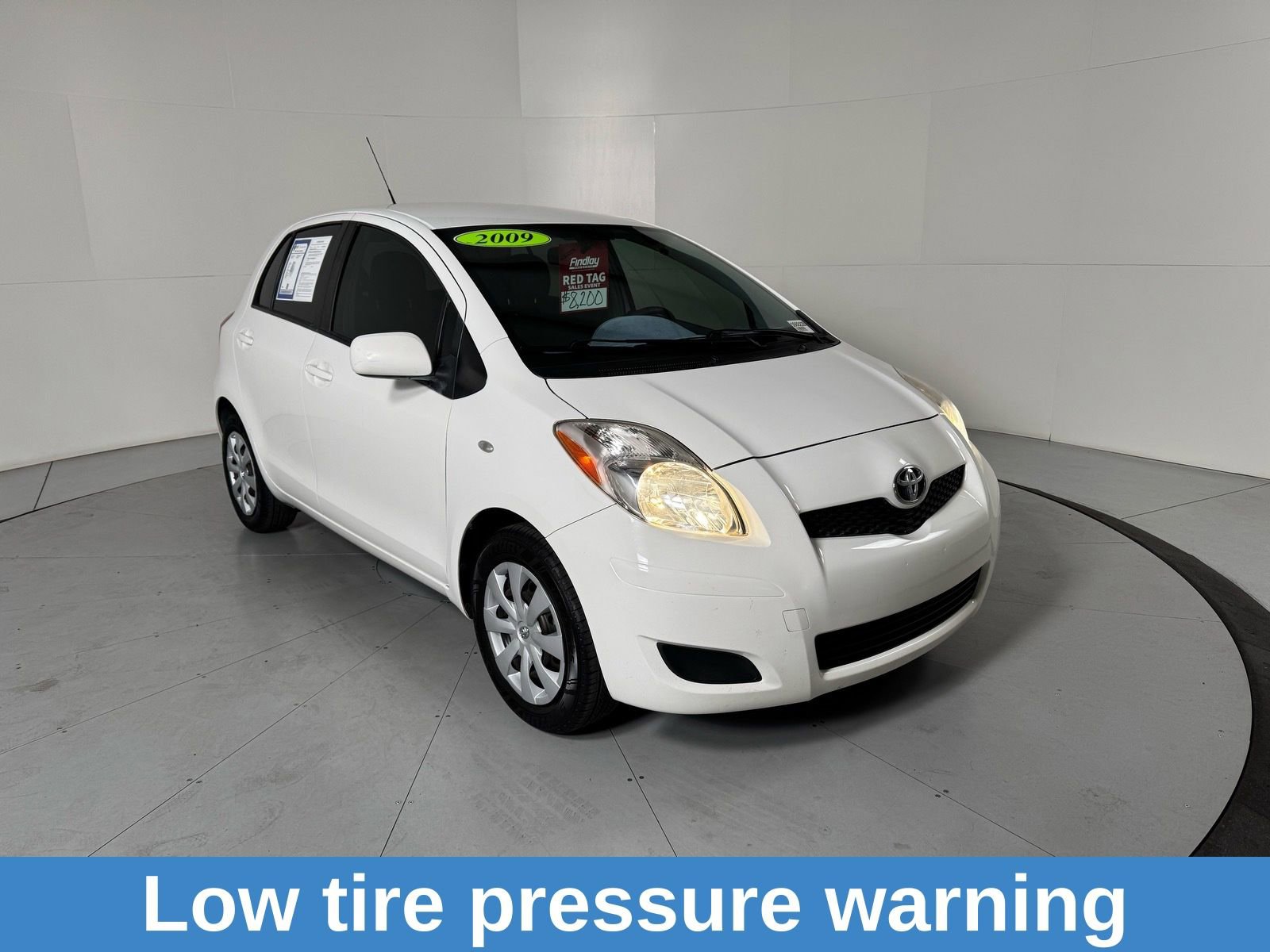 Used 2009 Toyota Yaris 4-Door Hatchback image 3