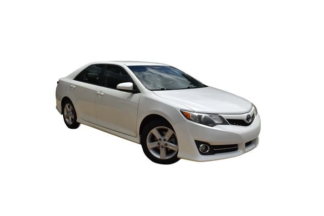 Used 2014 Toyota Camry SE FWD image 2