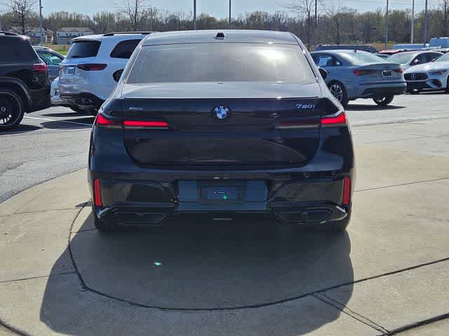 Used 2025 BMW 760i xDrive w/ Premium Package image 8