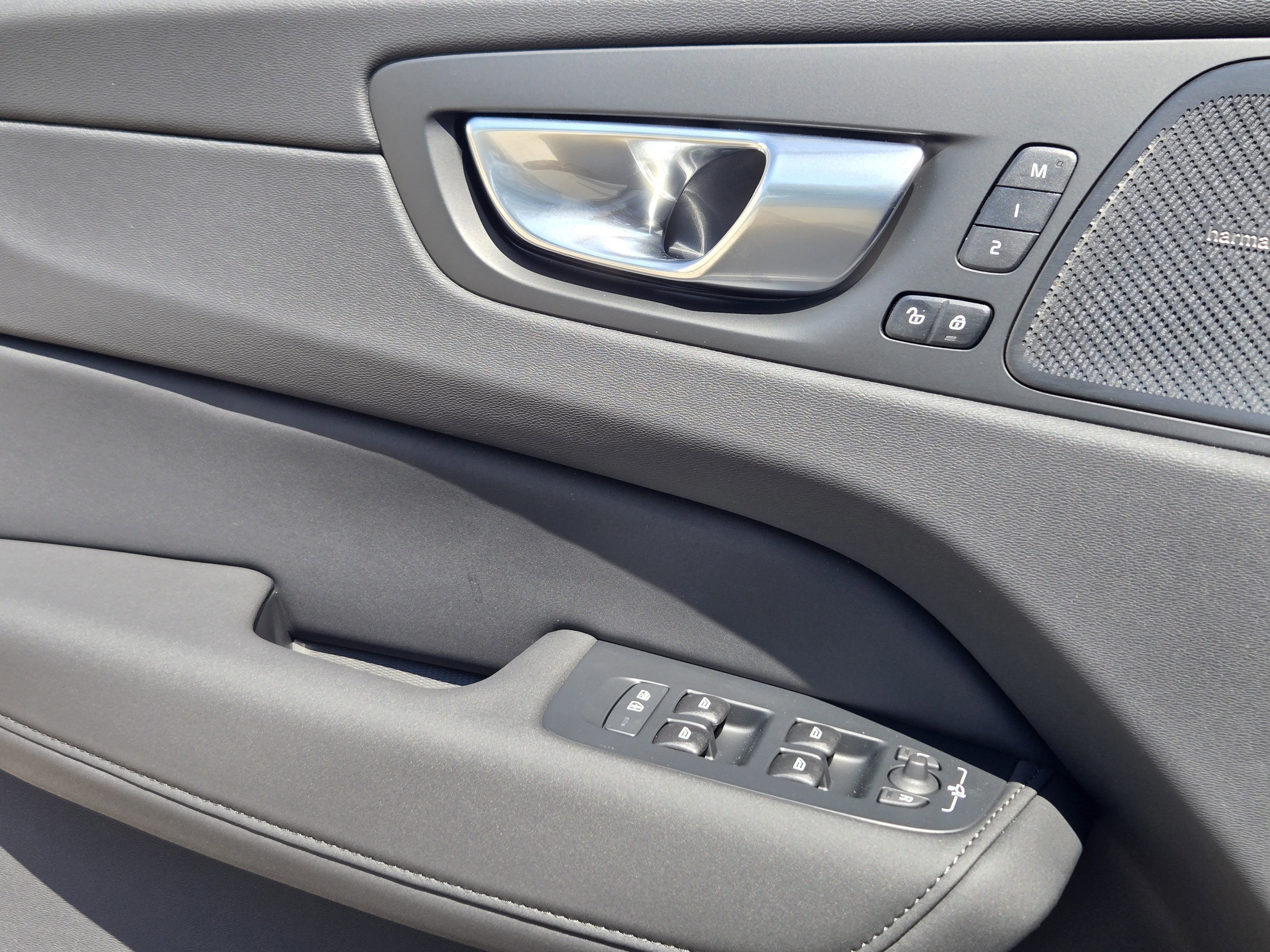 New 2026 Volvo XC60 T8 Ultra w/ Protection Package Premier image 25