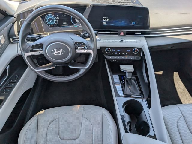 Used 2025 Hyundai Elantra Limited image 6