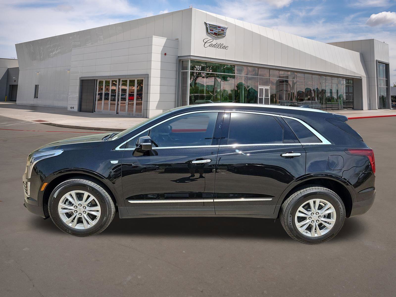 New 2026 Cadillac XT5 Luxury w/ LPO, Floor Liner Package AWD/4WD image 3