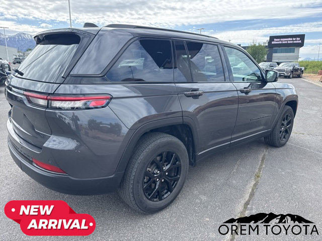 Used 2024 Jeep Grand Cherokee Altitude AWD/4WD image 16