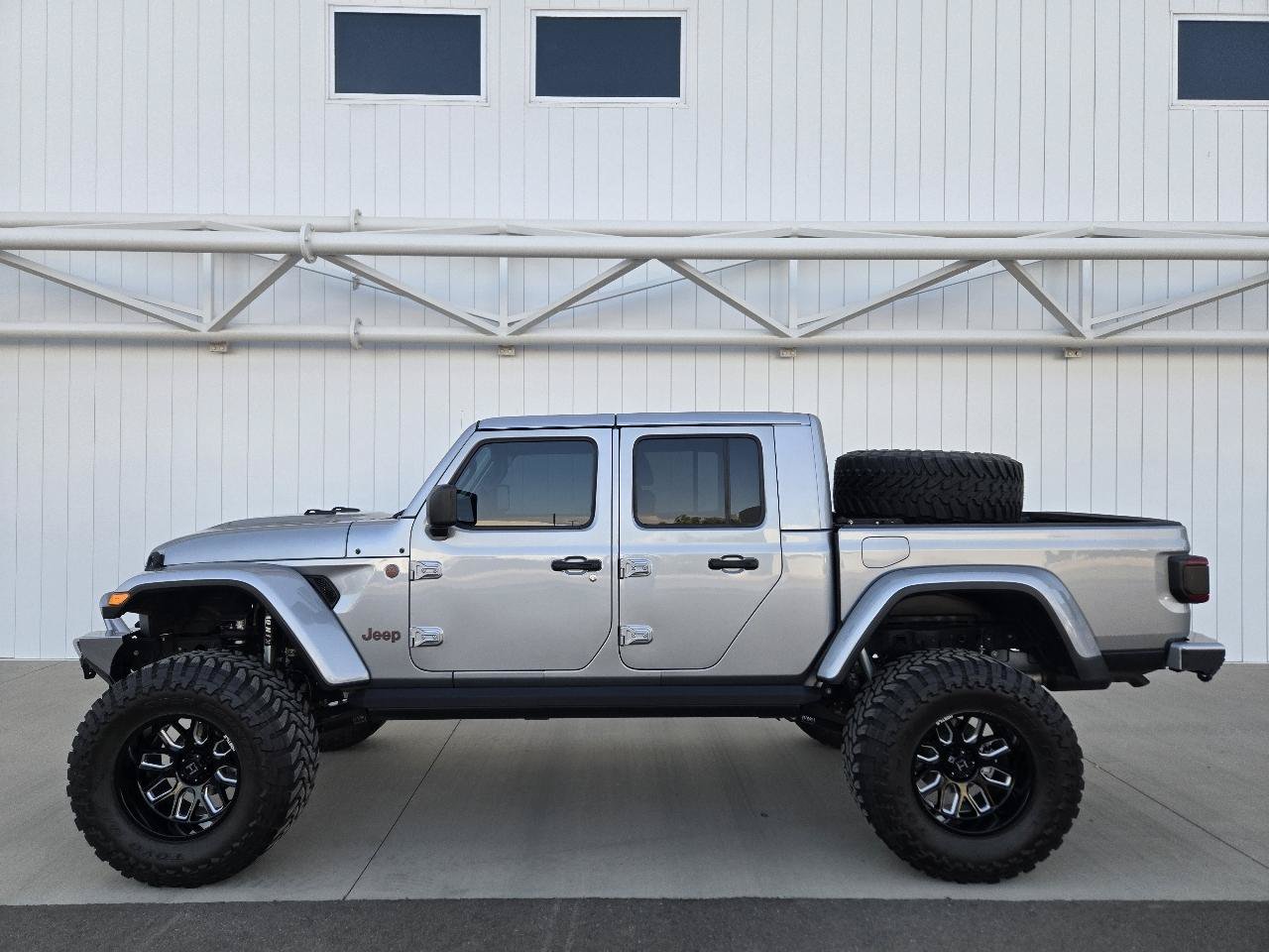 Used 2021 Jeep Gladiator Mojave AWD/4WD image 1