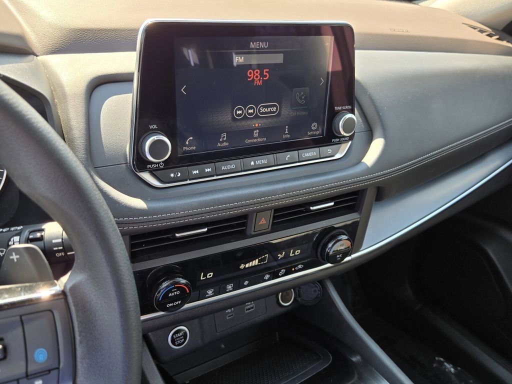 Used 2023 Nissan Rogue SV image 19