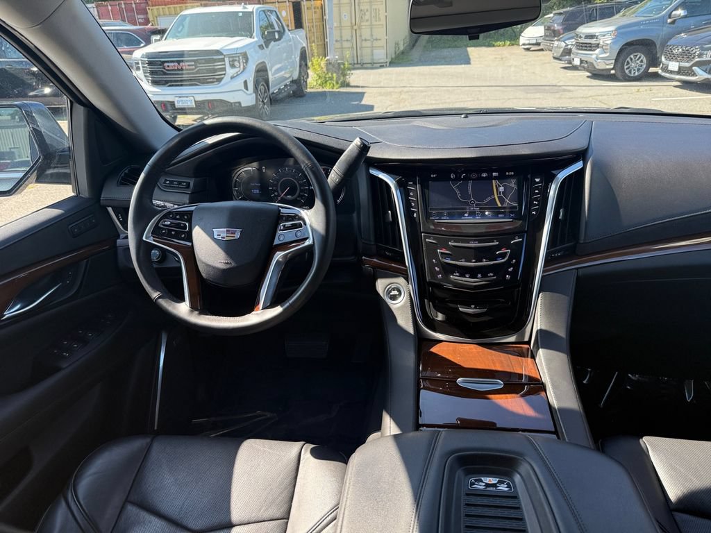 Used 2020 Cadillac Escalade Luxury AWD/4WD image 25