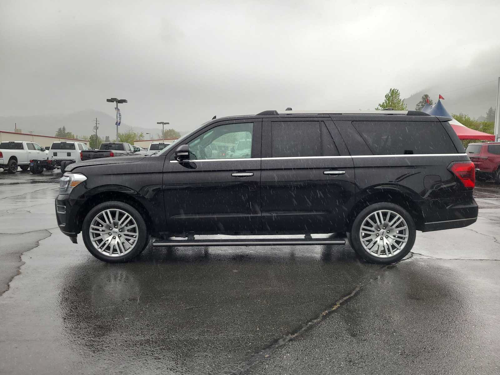 Used 2024 Ford Expedition Max Limited AWD/4WD image 11