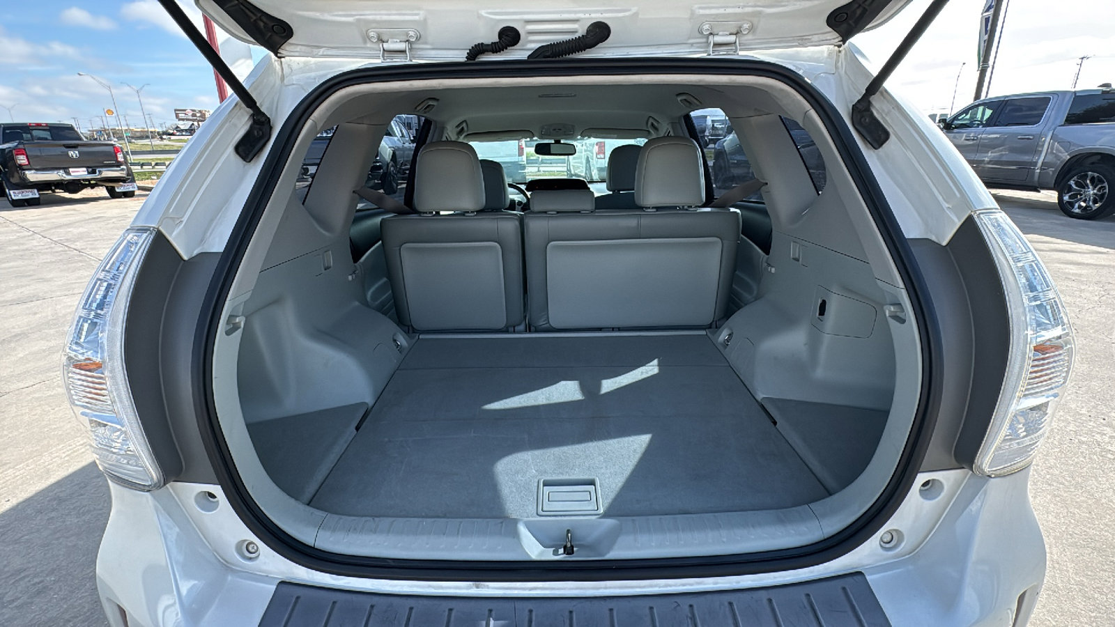 Used 2013 Toyota Prius V image 22