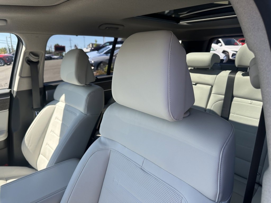 Used 2025 Hyundai Santa Fe Limited image 12