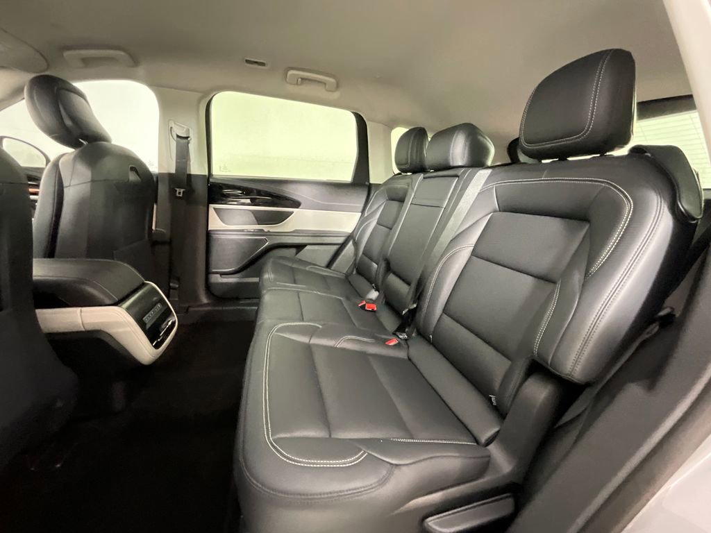 Used 2025 Lincoln Nautilus Premier AWD/4WD image 25