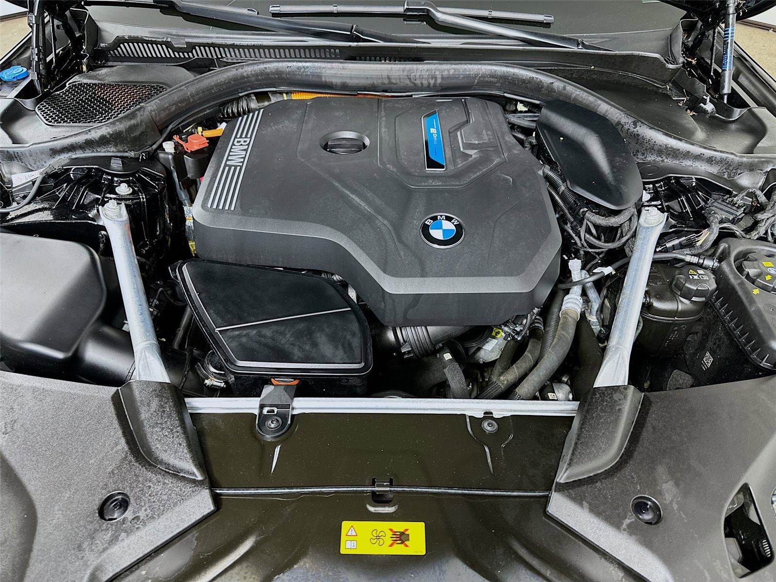 Used 2023 BMW 530e xDrive w/ Premium Package image 32