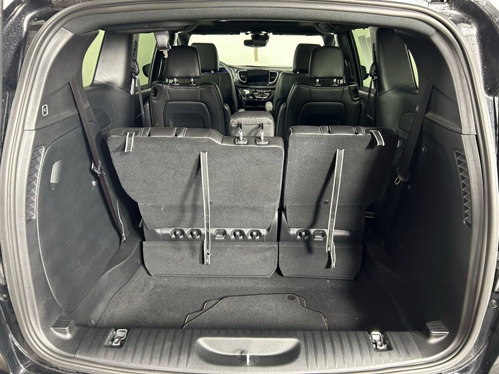 Used 2025 Chrysler Pacifica Select image 22