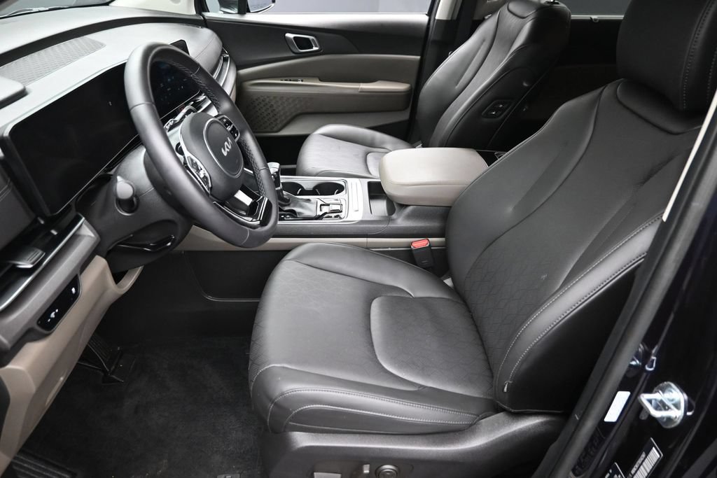 Used 2025 Kia Carnival EX FWD image 19