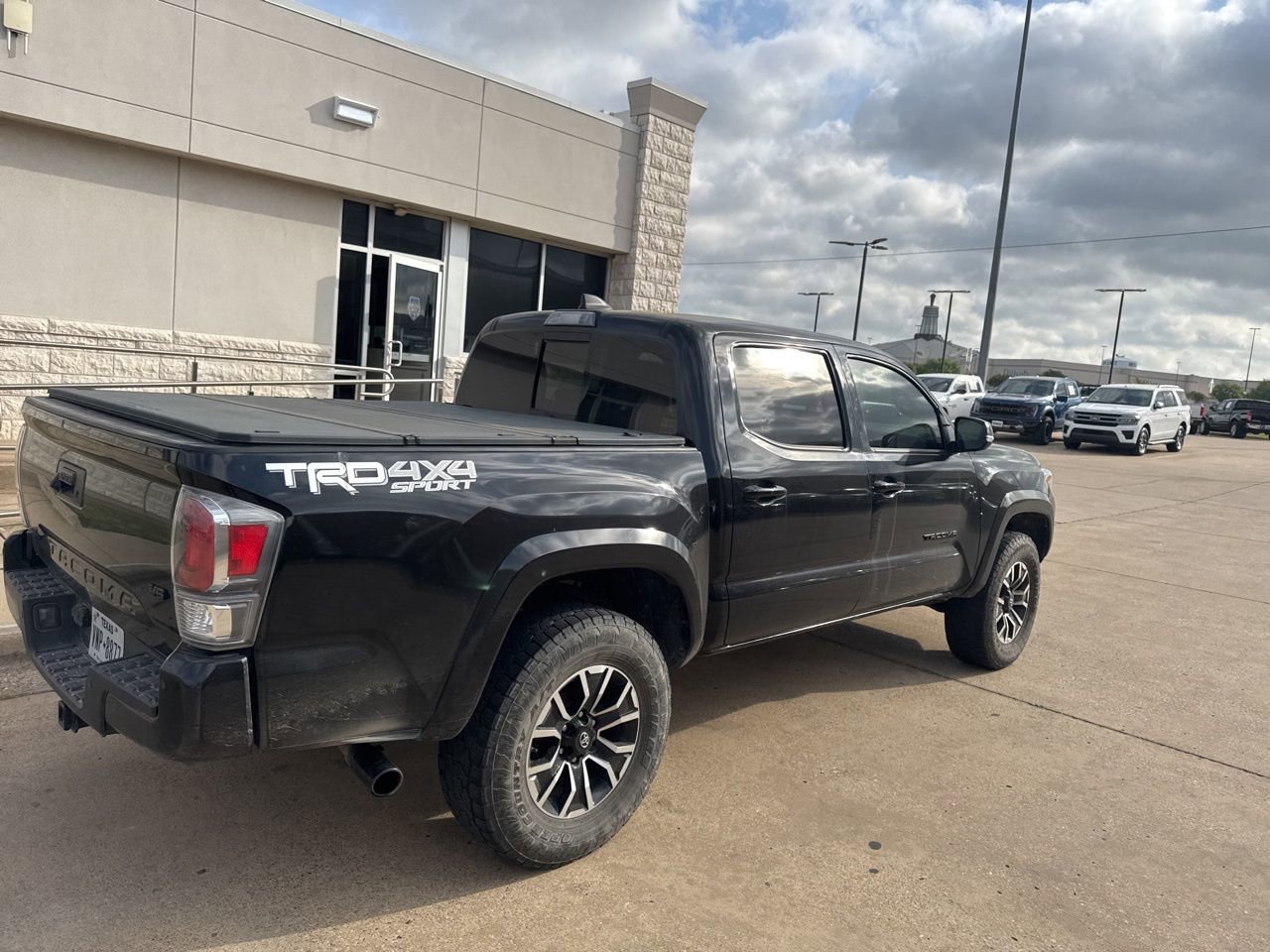 Used 2021 Toyota Tacoma TRD Sport w/ TRD Premium Sport Package image 4
