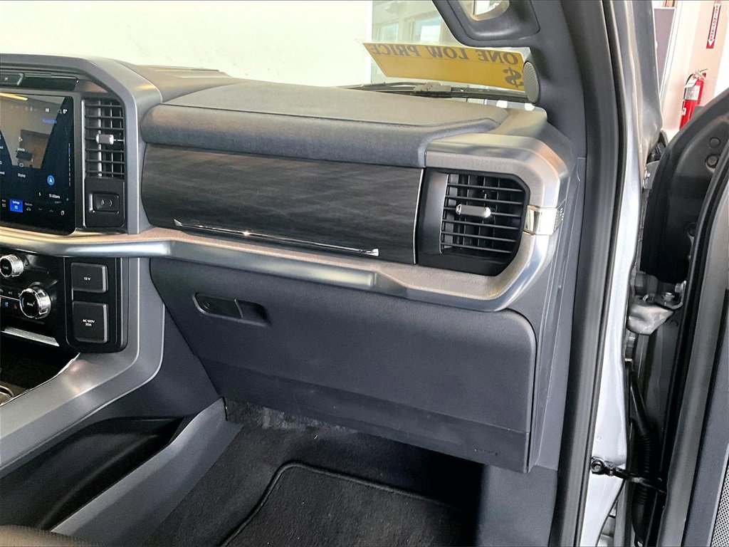 Used 2025 Ford F150 Lariat w/ Equipment Group 501A Mid image 13