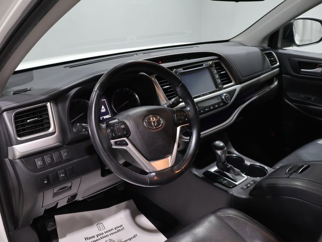 Used 2019 Toyota Highlander Limited image 15