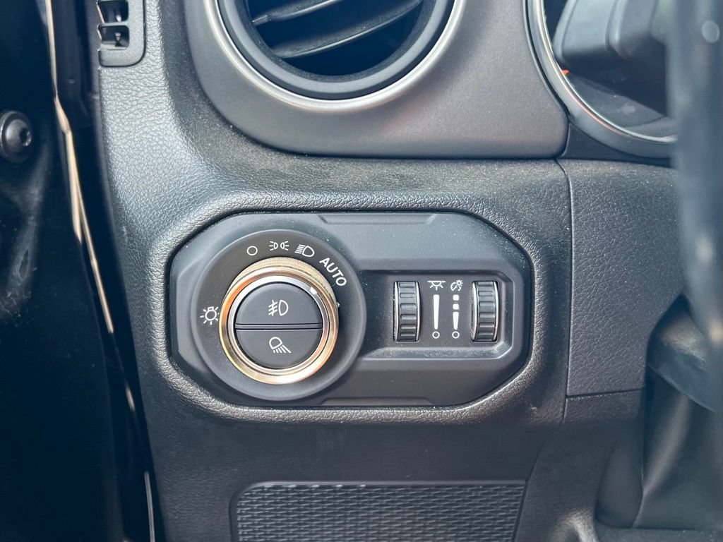 Used 2022 Jeep Gladiator Sport AWD/4WD image 18