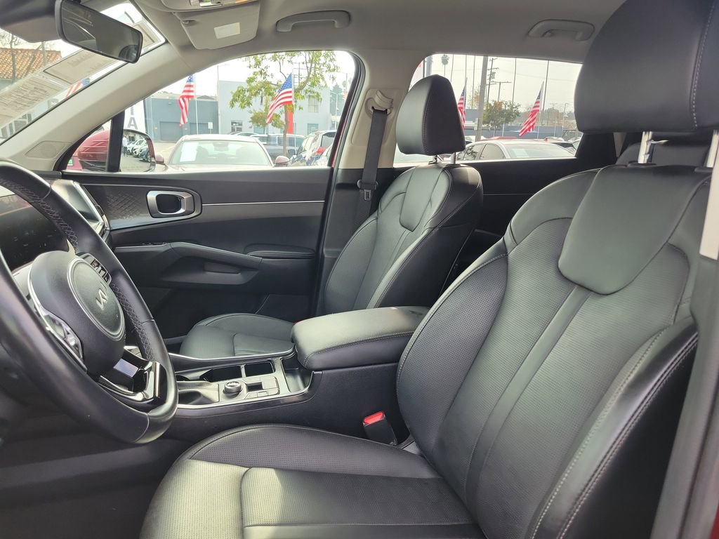 Used 2025 Kia Sorento S image 17