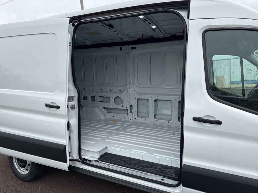New 2026 Ford Transit 250 148 Medium Roof RWD image 8