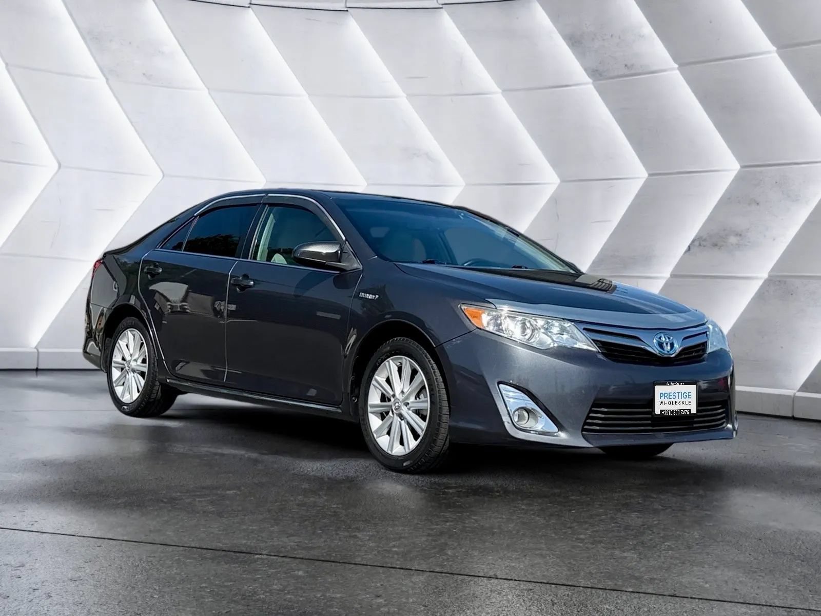 Used 2014 Toyota Camry XLE w/ Leather Package FWD image 3