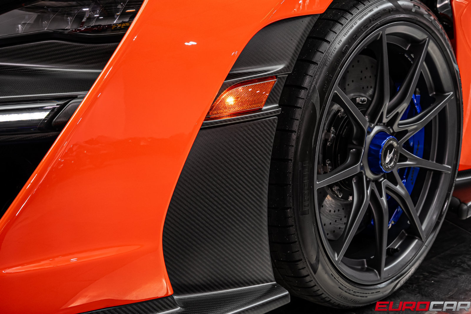 Used 2019 McLaren Senna RWD image 19