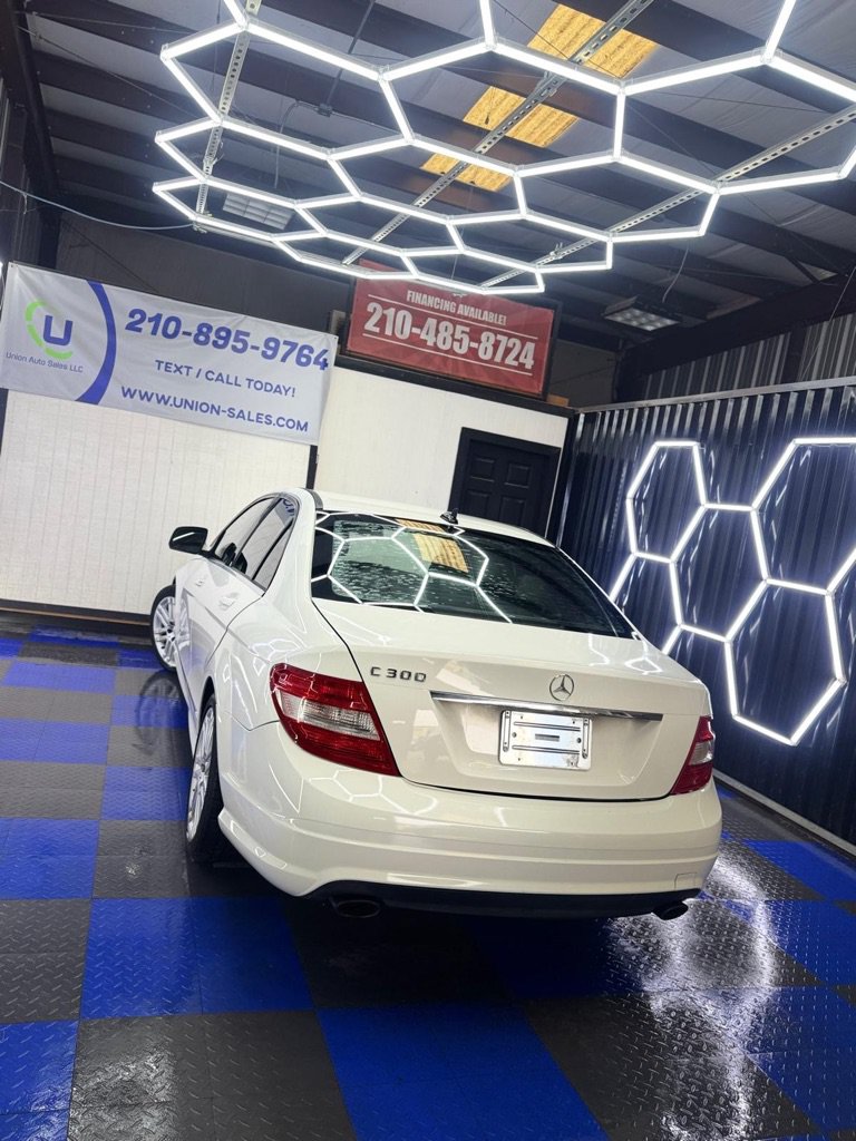 Used 2009 Mercedes-Benz C 300 Sedan image 19