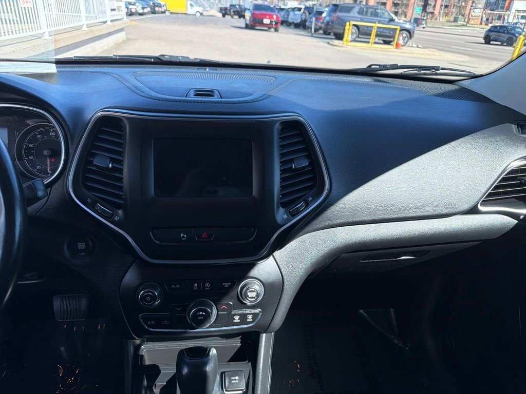 Used 2019 Jeep Cherokee Altitude image 16