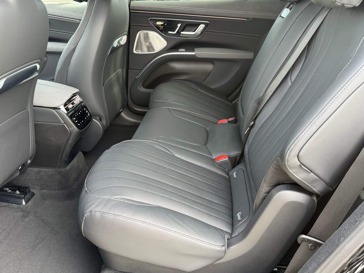 New 2026 Mercedes-Benz EQS 400 4MATIC SUV image 27