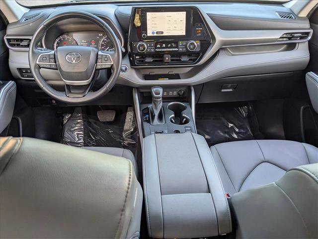 Used 2023 Toyota Highlander XLE image 17