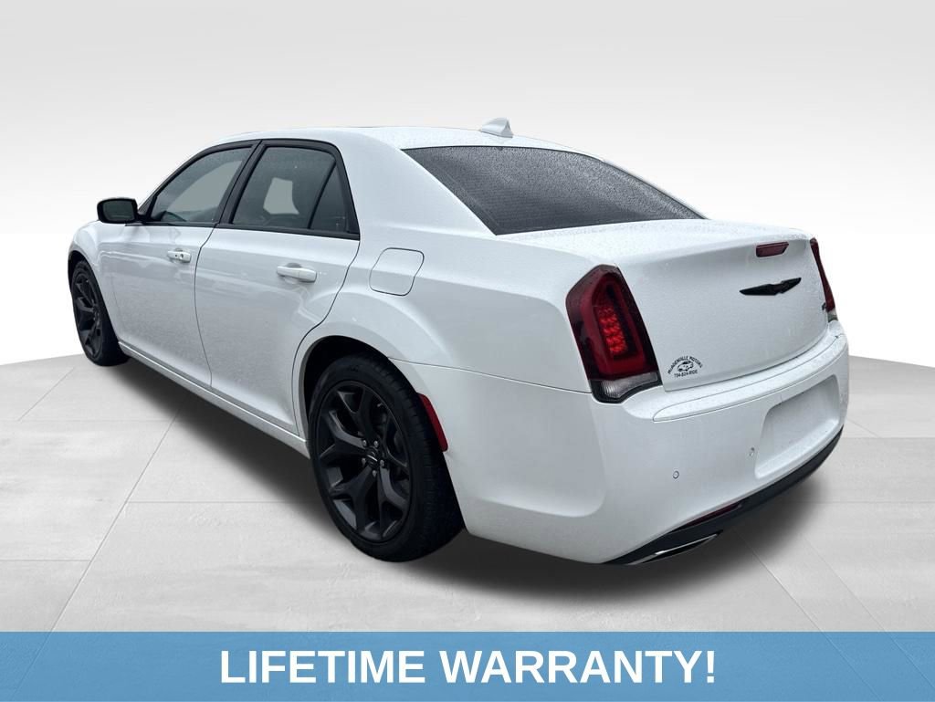 Used 2023 Chrysler 300 S RWD image 4