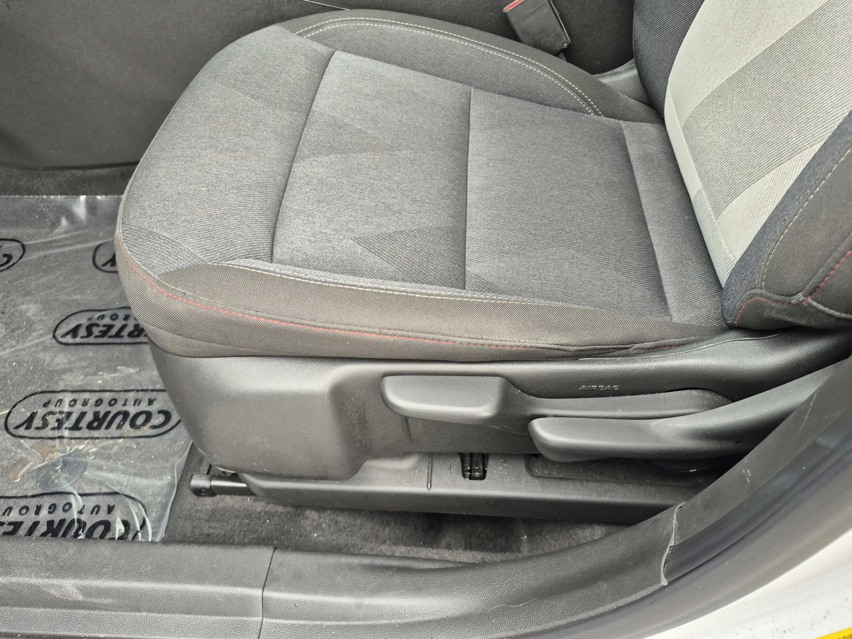 Used 2025 Chevrolet Trax RS w/ Driver Confidence Package FWD image 21